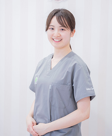 歯科医師 小室 利佳 Komuro Rika